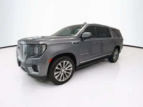 Certified 2022 GMC Yukon XL Denali AWD/4WD image 3
