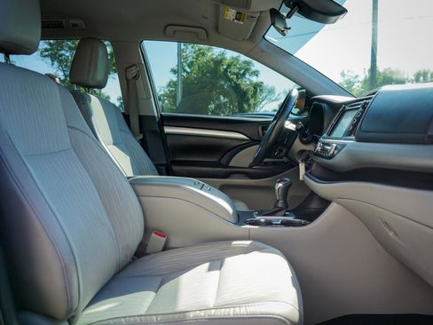 Used 2018 Toyota Highlander Plus image 8