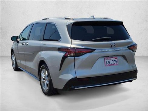 Used 2022 Toyota Sienna Limited FWD image 8