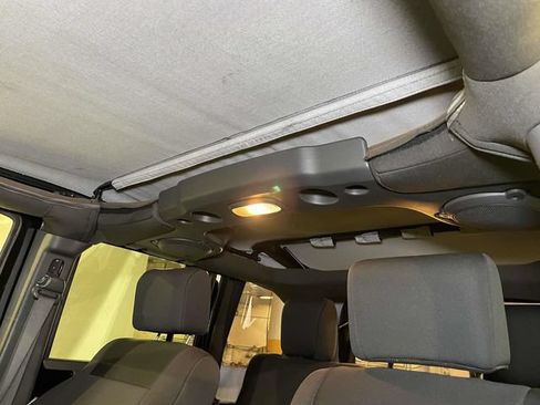 Used 2007 Jeep Wrangler Unlimited Sahara AWD/4WD image 18
