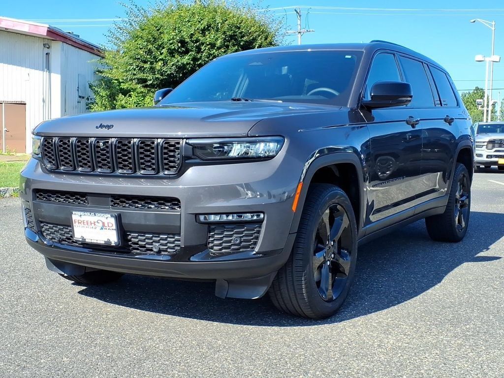 Used 2024 Jeep Grand Cherokee L Limited w/ Luxury Tech Group II AWD/4WD image 3