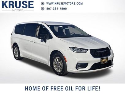 Used 2024 Chrysler Pacifica Touring-L