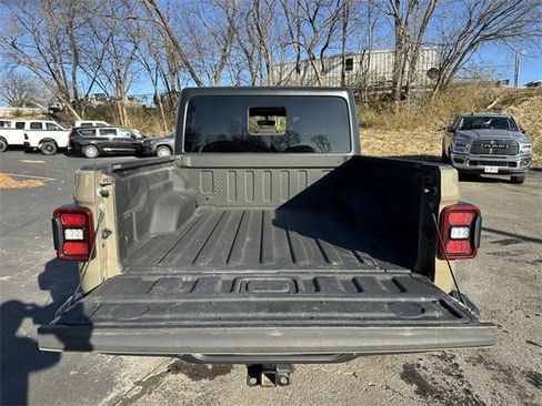 Used 2020 Jeep Gladiator Overland image 9