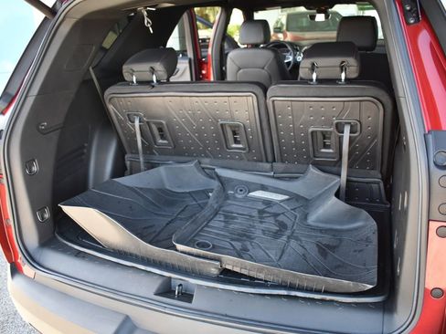 Certified 2023 Chevrolet Traverse RS w/ LPO, Floor Liner Package AWD/4WD image 29