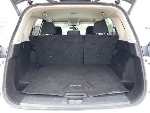 Used 2025 Nissan Rogue SV image 28