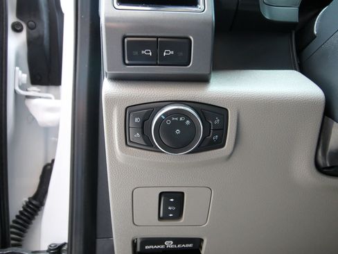 Used 2022 Ford F250 XLT w/ XLT Premium Package AWD/4WD image 23