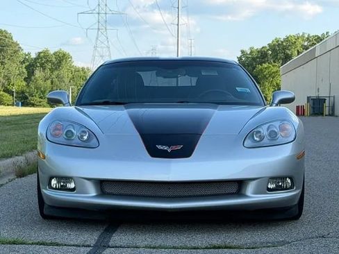 Used 2005 Chevrolet Corvette Coupe w/ Preferred Equipment Group RWD image 40