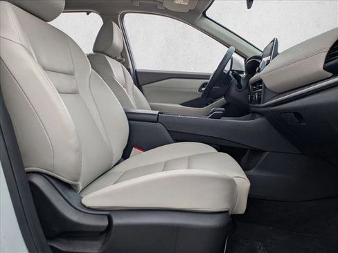 Used 2025 Nissan Rogue SV w/ SV Premium Package FWD image 16