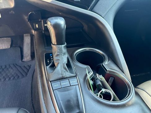 Used 2022 Toyota Camry SE w/ Carpet Mat Package (TMS) FWD image 18
