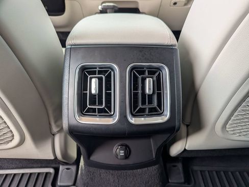 Used 2025 Kia Sorento S w/ Panoramic Sunroof Package FWD image 35