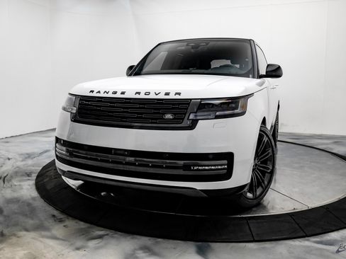Used 2024 Land Rover Range Rover SE image 3