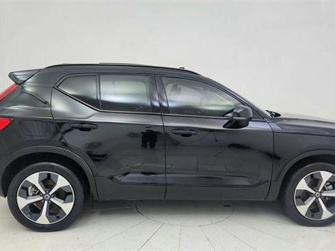 Used 2024 Volvo XC40 B5 Plus image 6