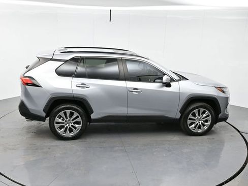 Used 2022 Toyota RAV4 XLE Premium image 35