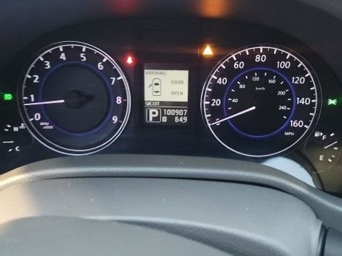 Used 2013 INFINITI G37 x w/ Premium Pkg image 11