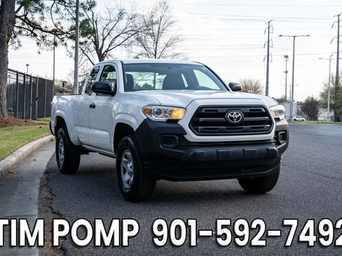 Used 2017 Toyota Tacoma SR image 3
