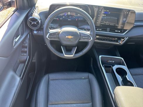 Used 2025 Chevrolet Equinox LT w/ Convenience Package II image 12