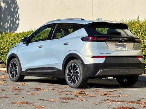 Used 2022 Chevrolet Bolt EUV Premier w/ Sun & Sound Package image 6