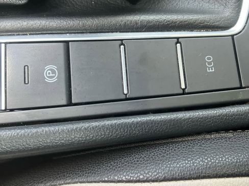 Used 2021 Volkswagen Jetta R-Line FWD image 32