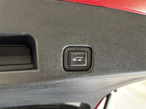 Used 2024 Chevrolet Traverse LT w/ Trailering Package image 27