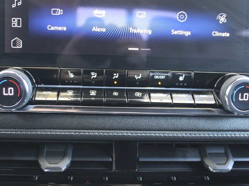 Certified 2023 Chevrolet Colorado LT w/ LT Convenience Package II AWD/4WD image 20