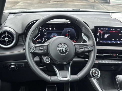 New 2025 Alfa Romeo Tonale w/ Premium Package image 7