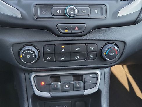 Used 2024 GMC Terrain SLE image 16