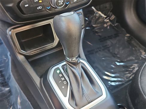 Used 2020 Jeep Renegade Latitude image 25