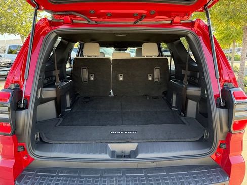 Used 2025 Toyota 4Runner SR5 AWD/4WD image 19