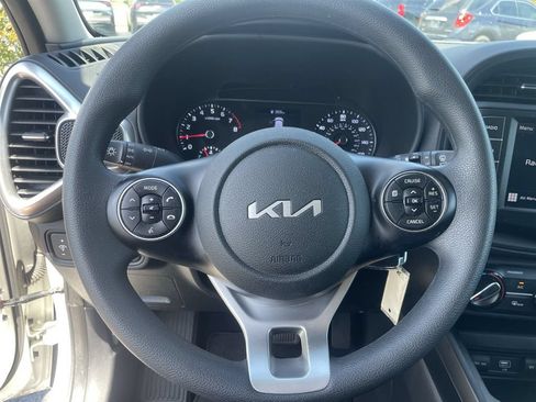 Certified 2022 Kia Soul LX w/ Technology Package FWD image 14