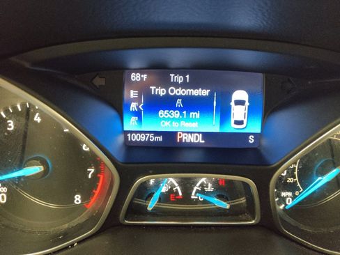 Used 2016 Ford Focus SE w/ SE Cold Weather Package FWD image 23