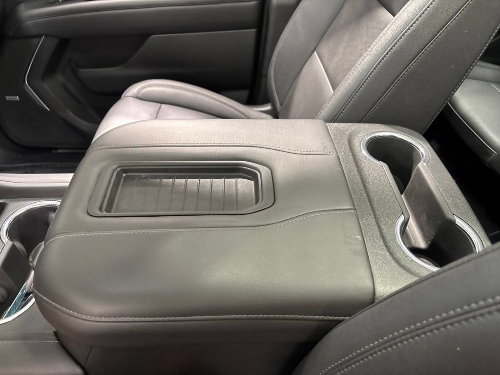 Used 2022 Chevrolet Suburban LT AWD/4WD image 30
