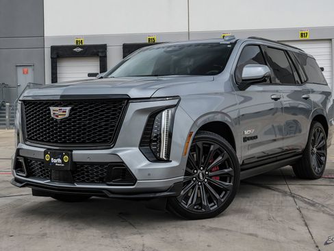 Used 2025 Cadillac Escalade V w/ LPO, Floor Liner Package AWD/4WD image 4