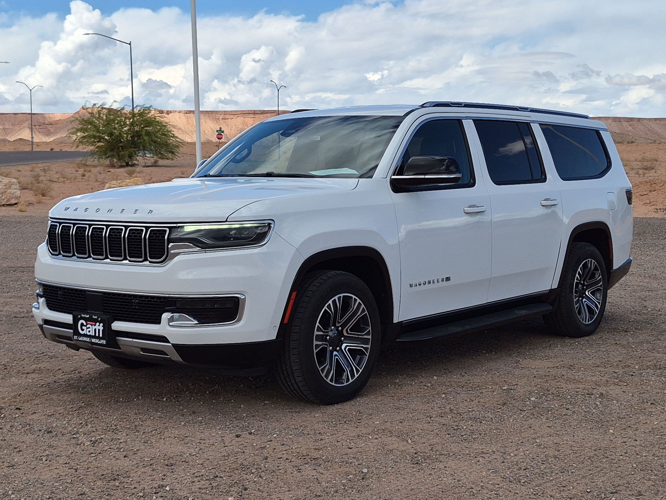 Used 2024 Jeep Wagoneer L Series II w/ Flexible Seating Group AWD/4WD image 8