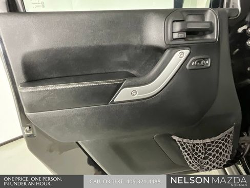 Used 2017 Jeep Wrangler Unlimited Rubicon AWD/4WD image 16