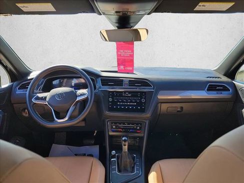 Used 2024 Volkswagen Tiguan SE image 19