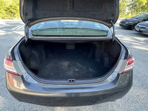Used 2011 Toyota Camry XLE w/ XLE Extra-Value Pkg #2 FWD image 11