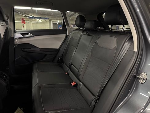 New 2025 Volkswagen Taos SE image 19