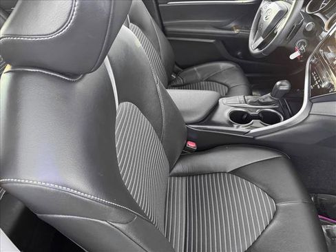 Used 2024 Toyota Camry SE image 19