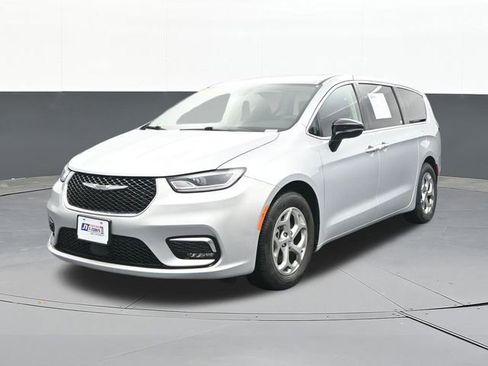 Used 2024 Chrysler Pacifica Limited FWD image 4