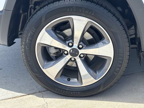 Used 2020 Jeep Cherokee Limited FWD image 7