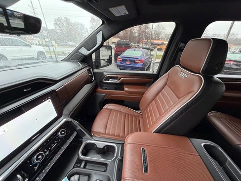 Used 2024 GMC Sierra 3500 Denali Ultimate image 31