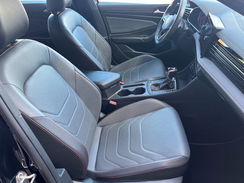 Used 2025 Volkswagen Jetta GLI Autobahn FWD image 12