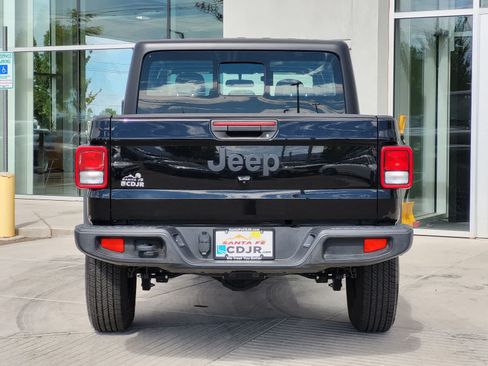 Used 2025 Jeep Gladiator Sport AWD/4WD image 6