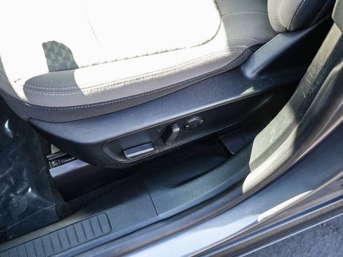 Used 2021 Ford Escape SE FWD image 19