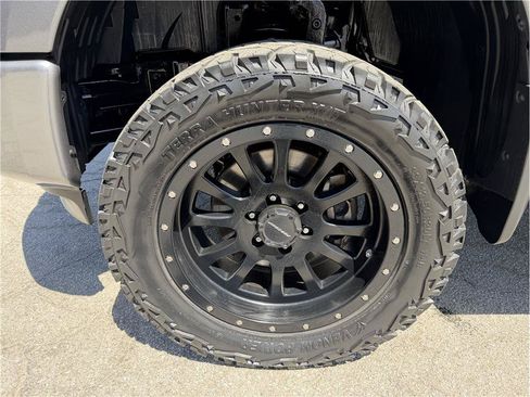 Used 2018 Nissan Titan SV w/ SV Convenience Package AWD/4WD image 18