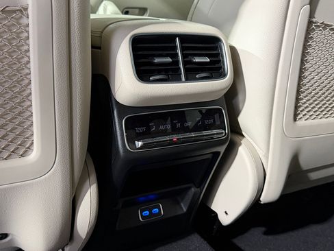 Used 2025 Mercedes-Benz GLE 450e 4MATIC image 39