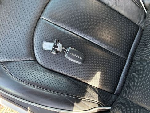 Used 2025 Chrysler Pacifica Limited image 18