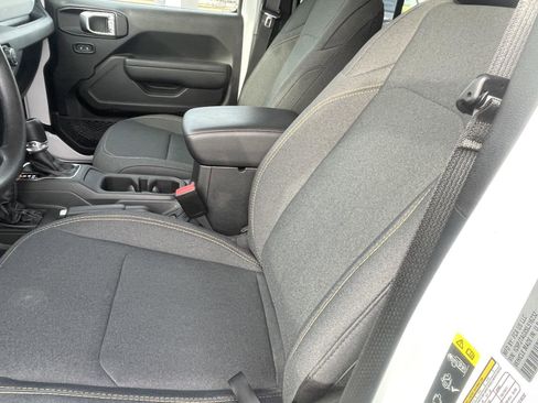 Used 2025 Jeep Gladiator Sport image 11