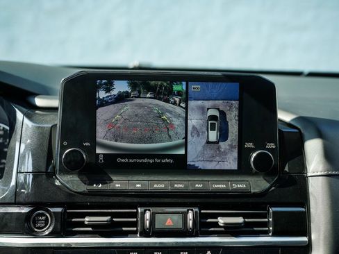 Used 2022 Nissan Pathfinder SL w/ SL Black Package image 32