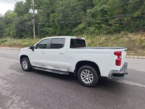 Used 2022 Chevrolet Silverado 1500 LT AWD/4WD image 5